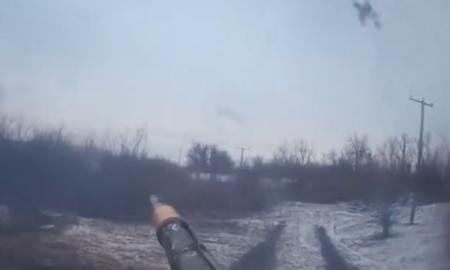 Niekur jie nedingo. Sudėtingas ukrainiečių tanko susidūrimas (Video)