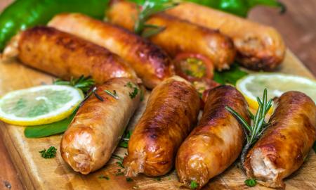 Jis patikrino dešrelių sudėtį. „Joks sveiko proto žmogus jų nevalgytų“