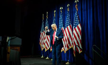 „Prisidėsime prie jų gynybos, bet tik jei...“ Trumpas suspindo aukščiausio lygio logika 