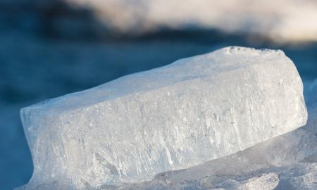 Užmirškite druską: Štai priemonė, kuri ledą ištirpdo akimirksniu ir negadina jūsų batų!