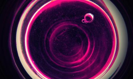 Mokslininkai skelbia raudonąjį pavojų populiariausiems skrydžių maršrutams. „Starlink“ era tapo aviacijos košmaru