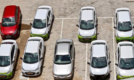 Naujas būdas žymėti automobilių stovėjimo aikšteles. Vairuotojai sužavėti (FOTO)