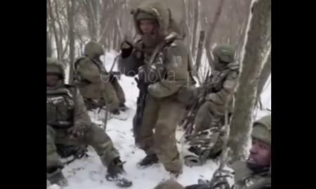 „Dar jie džiaugiasi, dainuoja...“ Ką už nugaros kalba rusai (Video)