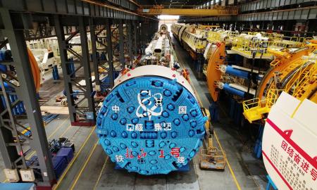 Jie pastatė tunelį dykumos viduryje. Kas slypi 560 metrų gylyje? (FOTO, VIDEO)