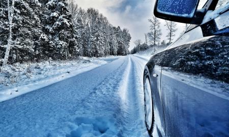 Lietuvą dengia sniegas. Kaip saugiai vairuoti žiemą?