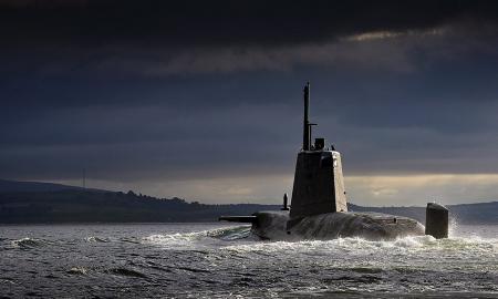 Jokiai šaliai tai nepriklauso. O Rusija jau ten. JK skubiai siunčia pajėgas