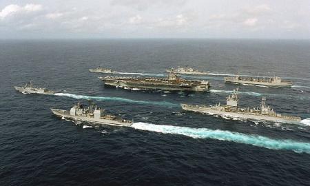 [ŽT] Atakos grupė ruošiasi. Permetamas lėktuvnešis „USS Abraham Lincoln“ su 154 „Tomahawk“ ir povandeninis laivas 