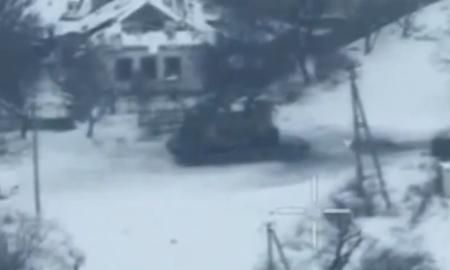 Vis rečiau matomas vaizdas. 4 likviduoti vietoje, dar 5 – sužeisti (Video)