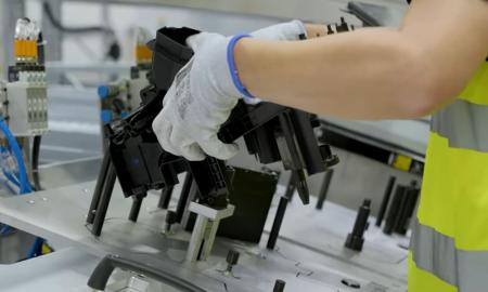 Pramonės milžinės griūtis: masiškai uždaro gamyklas