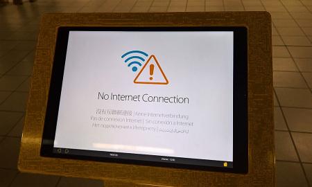 Skaitmeninė geležinė uždanga nusileidžia: šalis ruošiasi visam laikui „išjungti“ pasaulinį internetą. Prieiga tik išrinktiesiems 