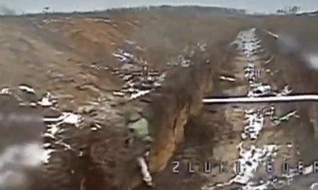 Koks kamufliažas! Ar matote rusą (Video)