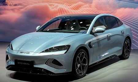 Greitasis įkrovimas „žudo“ elektromobilių akumuliatorius? Tyrimas atsakė aiškiai