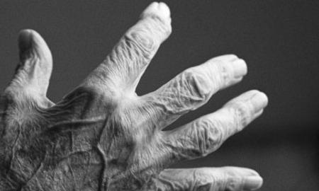 Mokslininkai peržengė ribą: JAV sukurta vakcina nuo senėjimo, kuri gyvenimą pailgina dvigubai!