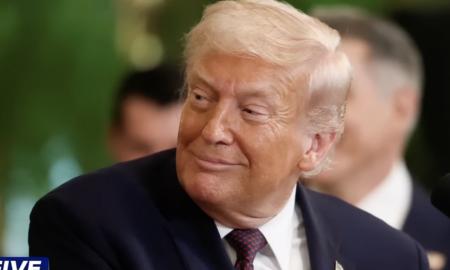 Trumpas labai trumpai parašė apie NATO. Tikriausiai kažkas turėtų konfiskuoti jo telefoną