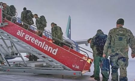 Žaibiškai atšaukti kariai. Kodėl elitinis dalinys paliko Grenlandiją civiliniu lėktuvu?