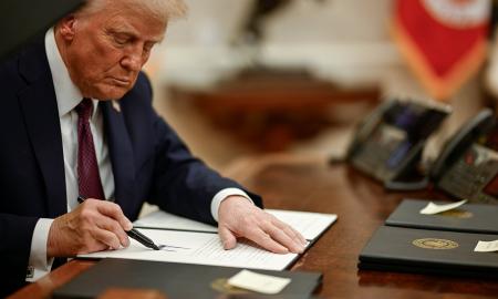 Šokas Davose: Belgijos premjeras perspėja – „Trumpas gali paversti Europą savo verge“ 