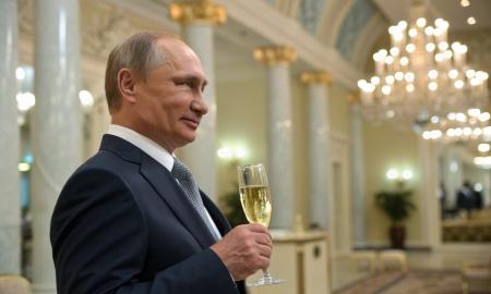 „Tegul jie vienas kitą pribaigia.“ Kremliuje sproginėja šampano kamščiai. Putinui klostosi tobulas scenarijus