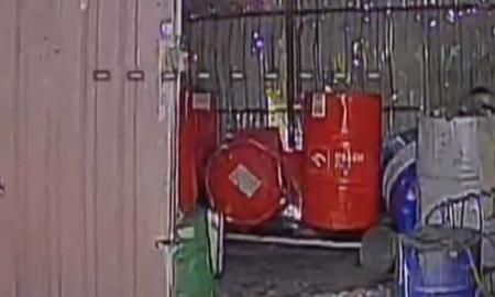 Kas buvo tose statinėse?! Bloga ruso slėptuvė (Video)