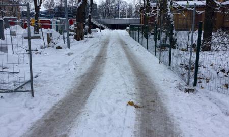 Šaligatviai – tikra čiuožykla? Pigus sprendimas neslystantiems batams