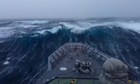 Plieno armada kerta vandenyną: Kas nutiks naktį?