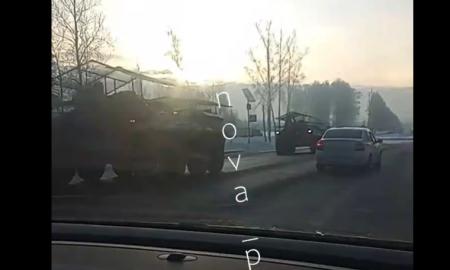 Atrodo paruošta kovai. Baltarusijoje pastebėtas šarvuotos technikos judėjimas (Video)
