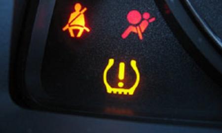 Forumuose šurmulys. Vairuotojai nesupranta, kodėl užsidega ši lemputė