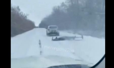 O ką daugiau daryti? Ukrainiečiai juokiasi iš savo policijos (Video)