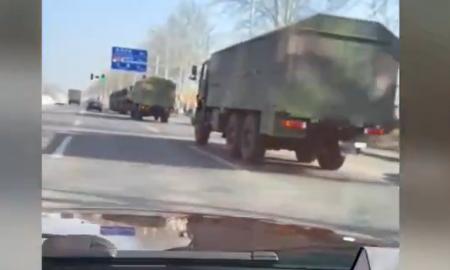 Keistas judesys. Kinijoje fiksuojama karinė technika, blokuojami socialiniai tinklai (Video)