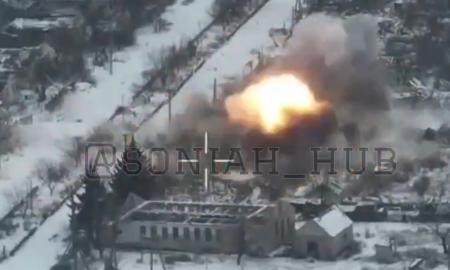 Fantastiškas smūgis! Išlėkė rusų vadavietė (Video)