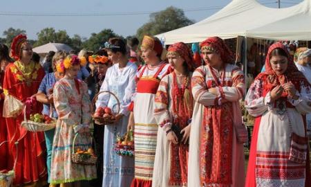 „Jūs griaunate šeimas!“ Rusijos moterys įsiutusios. Kreipėsi į Putiną