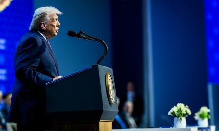 Atverstos kortos. Trumpas paskelbė Rusiją „priešiška šalimi“