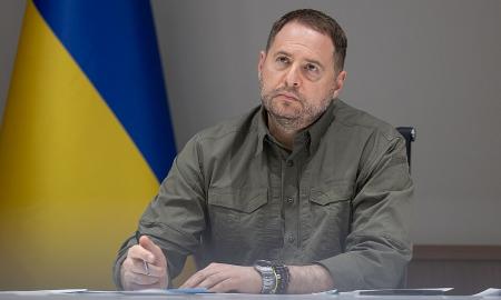 Juodoji magija valdžios viršūnėse? Buvusi Zelenskio atstovė Mendel metė protu nesuvokiamus kaltinimus  Jermakui