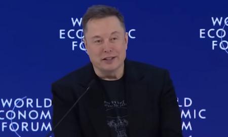 Neregėtas užmojis: Muskas kelia dirbtinį intelektą į kosmosą – Žemė jam tapo per ankšta