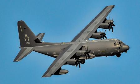 JAV yra pasirengusios oro mūšiui. Jos pasiuntė specialiuosius lėktuvus