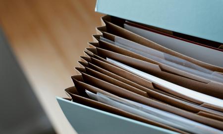 Lietuvių palėpėse – tūkstantinė „bomba“: viena sena knygelė dabar verta 6 000 eurų