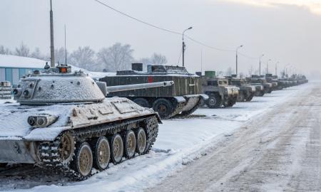 Tūkstančiai tankų ir naikintuvų. Rusija juos pasiuntė prie sienos su NATO