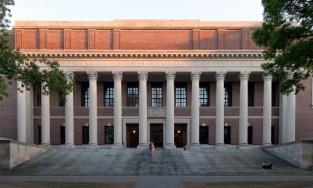 Smūgis, kurio Harvardas nesitikėjo: iš garsiausio pasaulio universiteto reikalaujama 1 000 000 000 dolerių