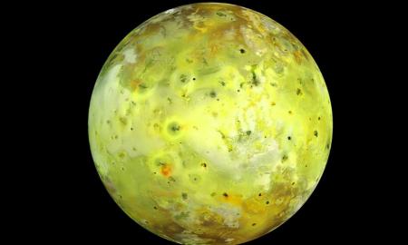 Prasidėjo apokalipsė. Palydovas draskomas į gabalus