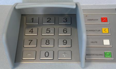 Skaitmeninis paralyžius: banko griūtis paliko tūkstančius be pinigų