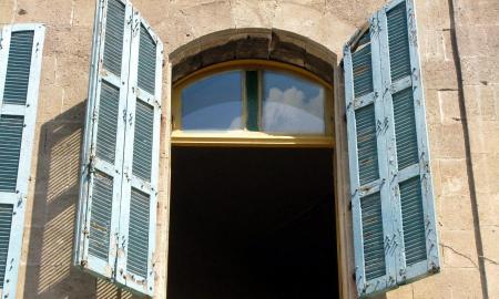 Žmonės masiškai daro šią klaidą. Ar jūs paliekate langą pravirą?