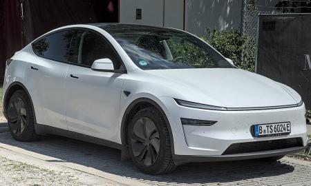 Tai įvyko. Jie uždraudžia šias durų rankenas. „Tesla“ jas išpopuliarino