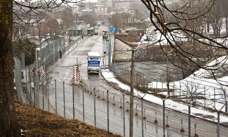 Naktis be išeities: Lietuvos kaimynė rėžė Rusijai – pasienyje aklinai užveriami vartai