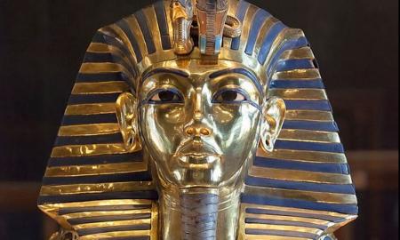 Mirtys po kapo atvėrimo: kodėl Tutanchamono prakeiksmas iki šiol neduoda ramybės pasauliui 