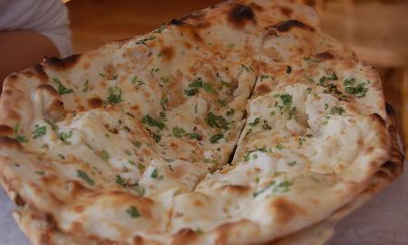 Pagaminsite vos per kelias minutes. Skani česnakinė duona – tikras interneto hitas!