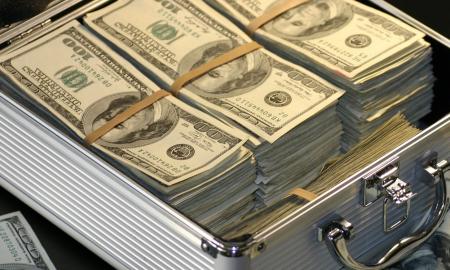 Kremlius slapta išgabeno 5 tonas dolerių grynais! Katastrofa jau prasidėjo?