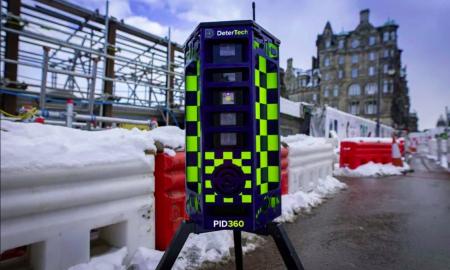 Paslaptinga „statinė“ kelyje. Ne grečiui matuoti. Vairuotojai panikuoja ją pamatę