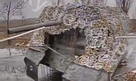 Ar atpažinsite šį rusų tanką? Tikriausiai tokio dar nesate matę (Video)