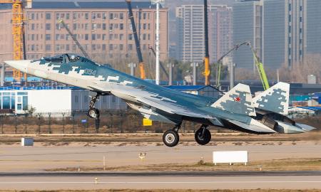 15 galingų Su-57 naikintuvų vienoje vietoje. Rusija kažką rezga (FOTO)