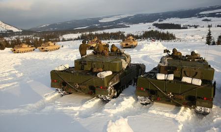 „Bandys apsaugoti savo branduolinius ginklus.“ Dar viena šalis baiminasi rusų invazijos
