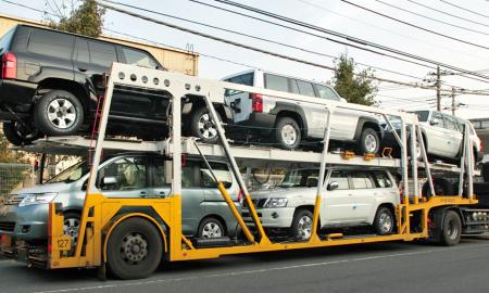 Vakarų gamintojai įsiutę. Štai kaip vokiški ir japoniški automobiliai slapta užplūsta Rusiją